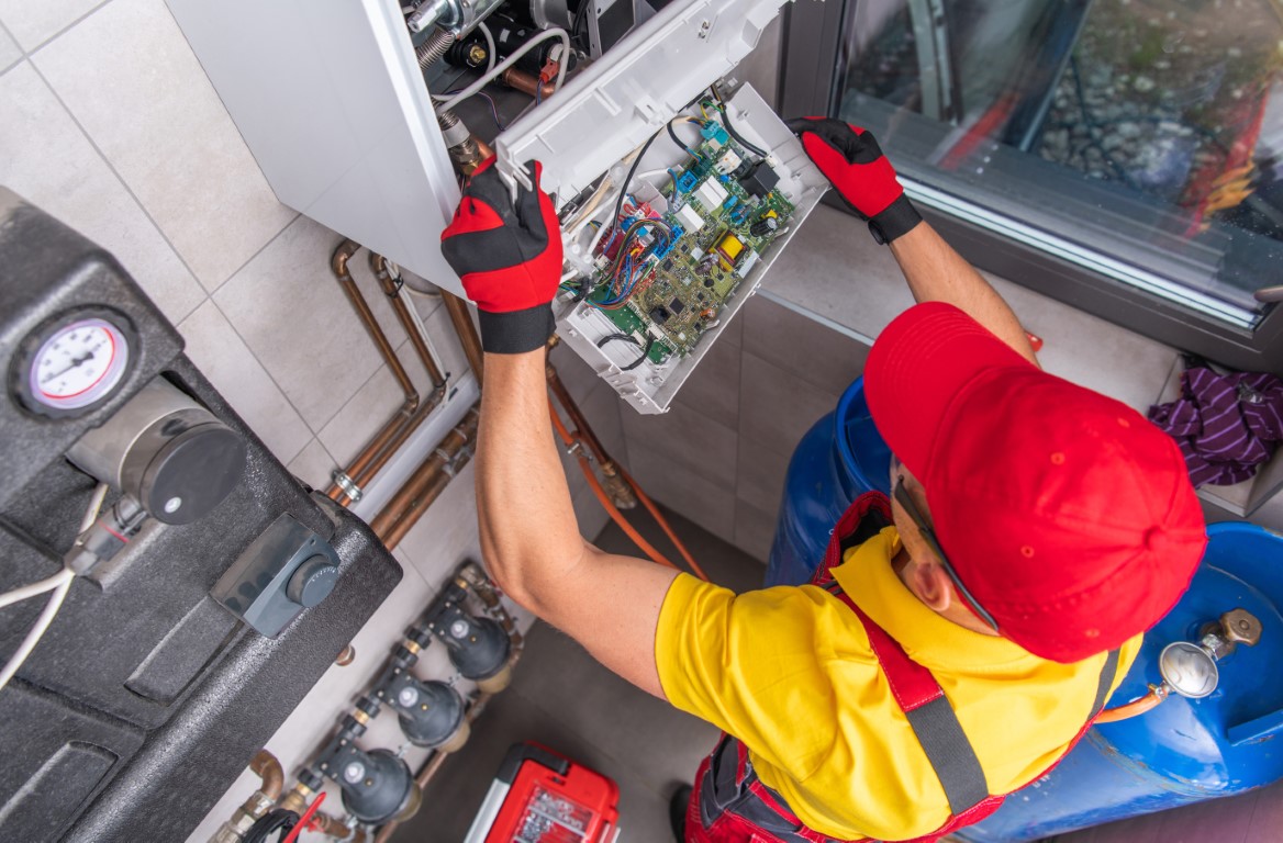 Técnico especializado en calderas Baxiroca de condensación en Torres de la Alameda